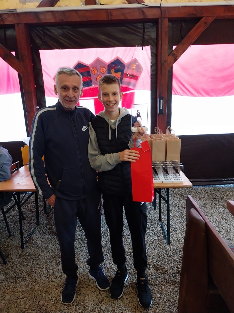 10456466-5953-4673-8c64-94d29caa75af