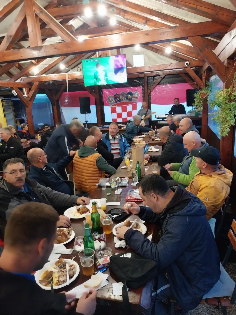 81bed6f6-100c-41a5-b099-f50fc05864f7