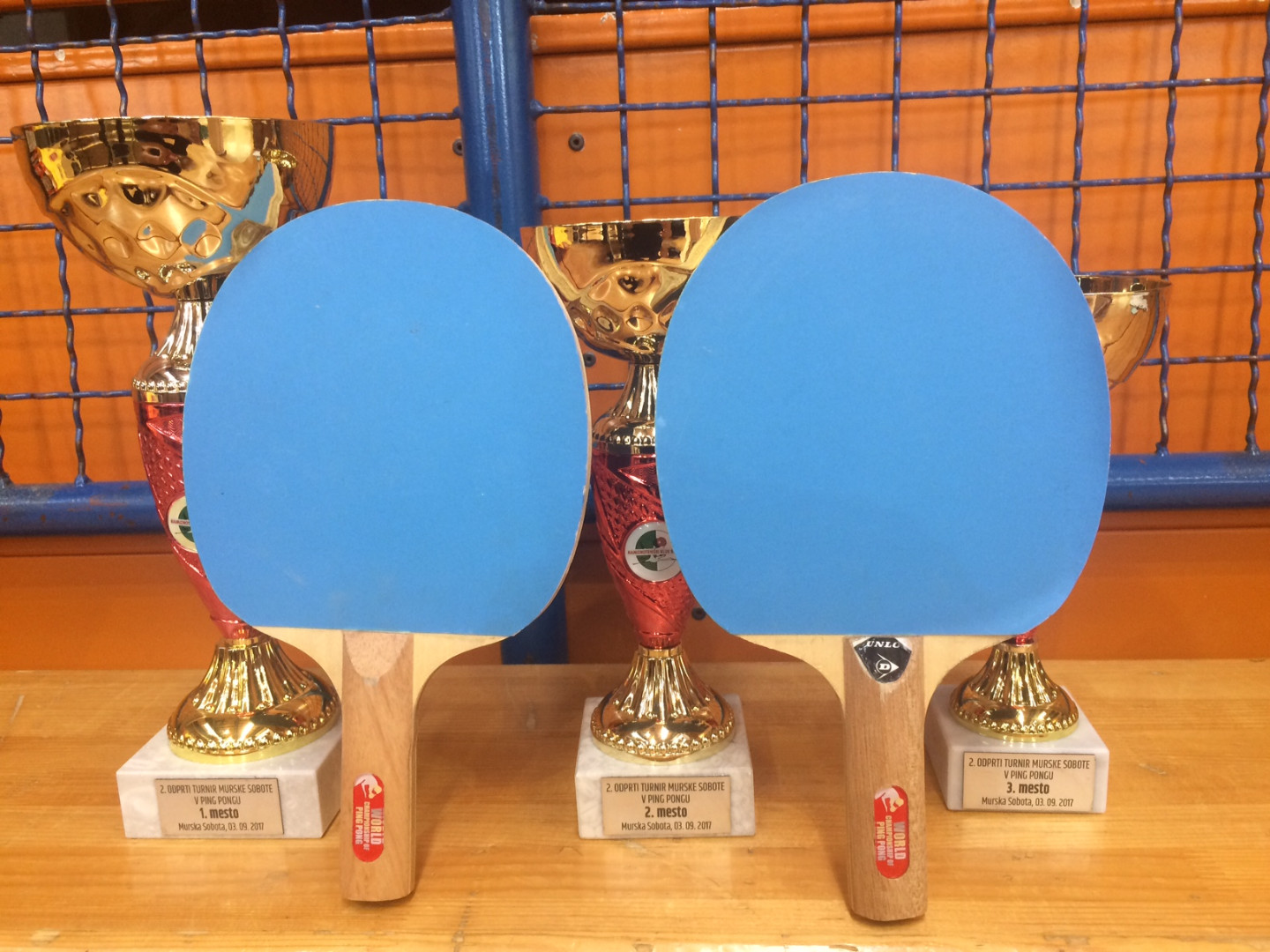 Loparja za ping pong in pokali