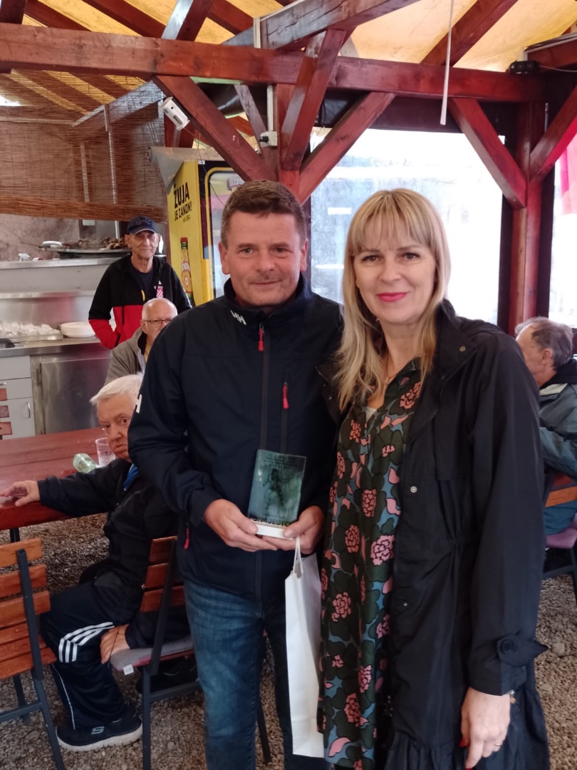 dea93a47-c8a6-4568-a2d1-c4f266ca30fd