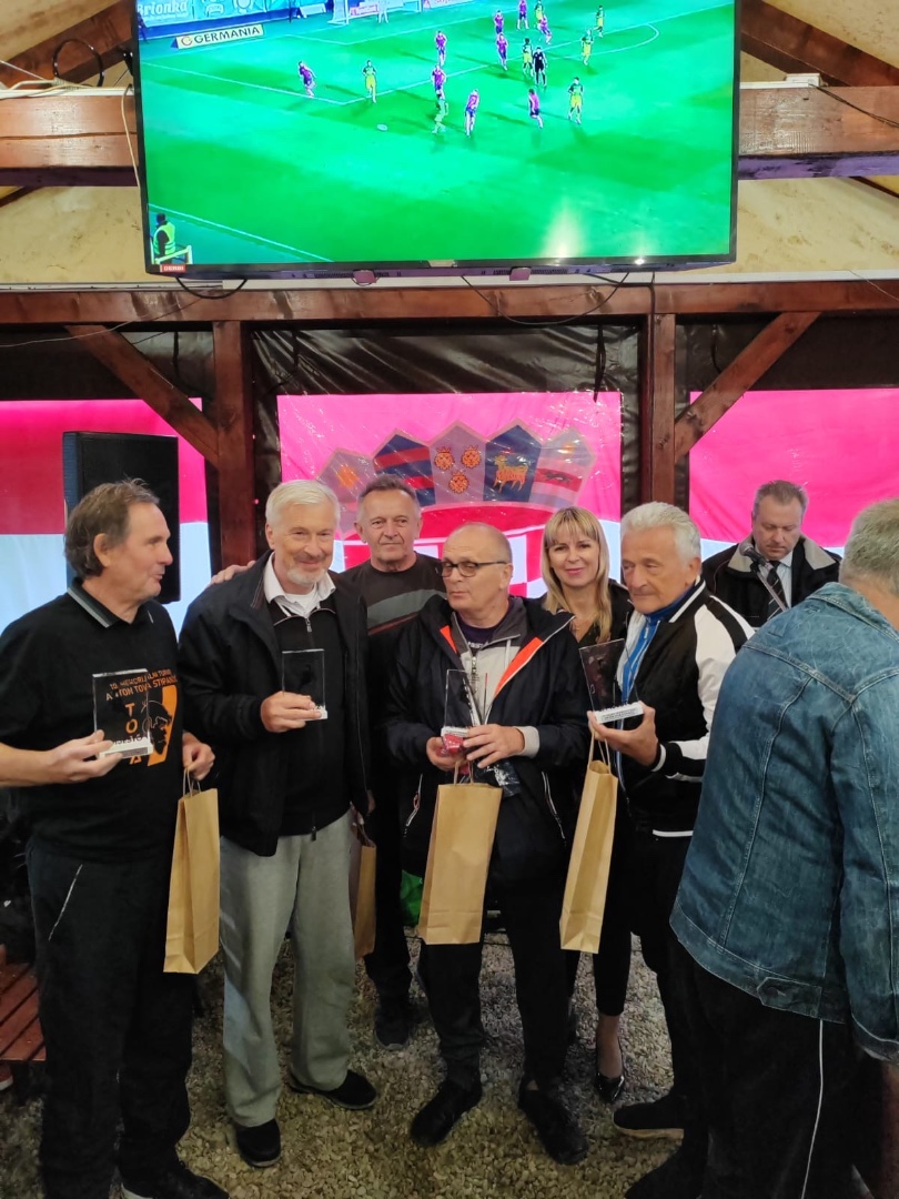 e2a05caf-9888-460d-ad94-18ef1af89fce