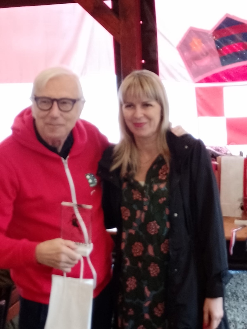 f3d3570e-1a6c-40a4-a7ae-a862d8939e5b